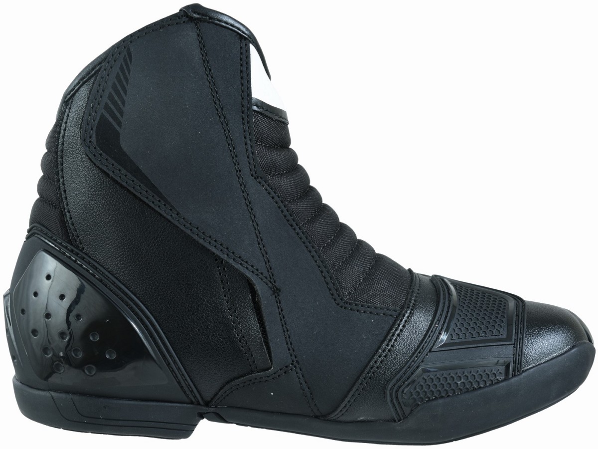 BOTAS DE MOTO CARRETERA ESTILO DEPORTIVO CAÑA CORTA IMPERMEABLES Y TRANSPIRABLES CON HOMOLOGACIÓN CE Y EPI